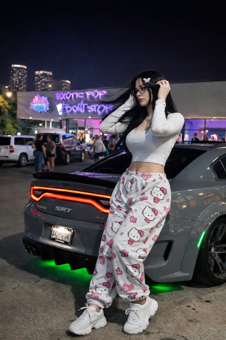 Willow Hart photo 1